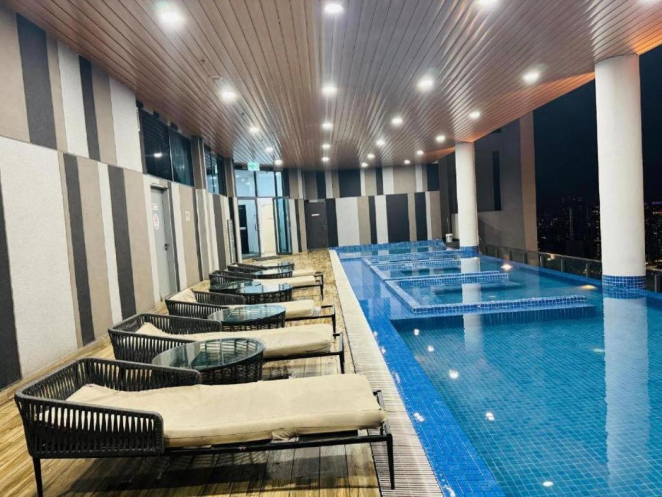 The Luxe Colony Klcc By Sky Pool Daire Kuala Lumpur Dış mekan fotoğraf